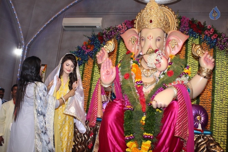 Urvashi Rautela and Poonam Pandey Ganesh Darshan Photos - 8 / 28 photos