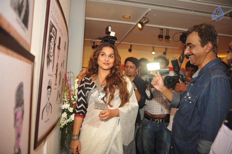 Vidya Balan at Chaplin Lines Exhibition Launch - 22 / 37 photos