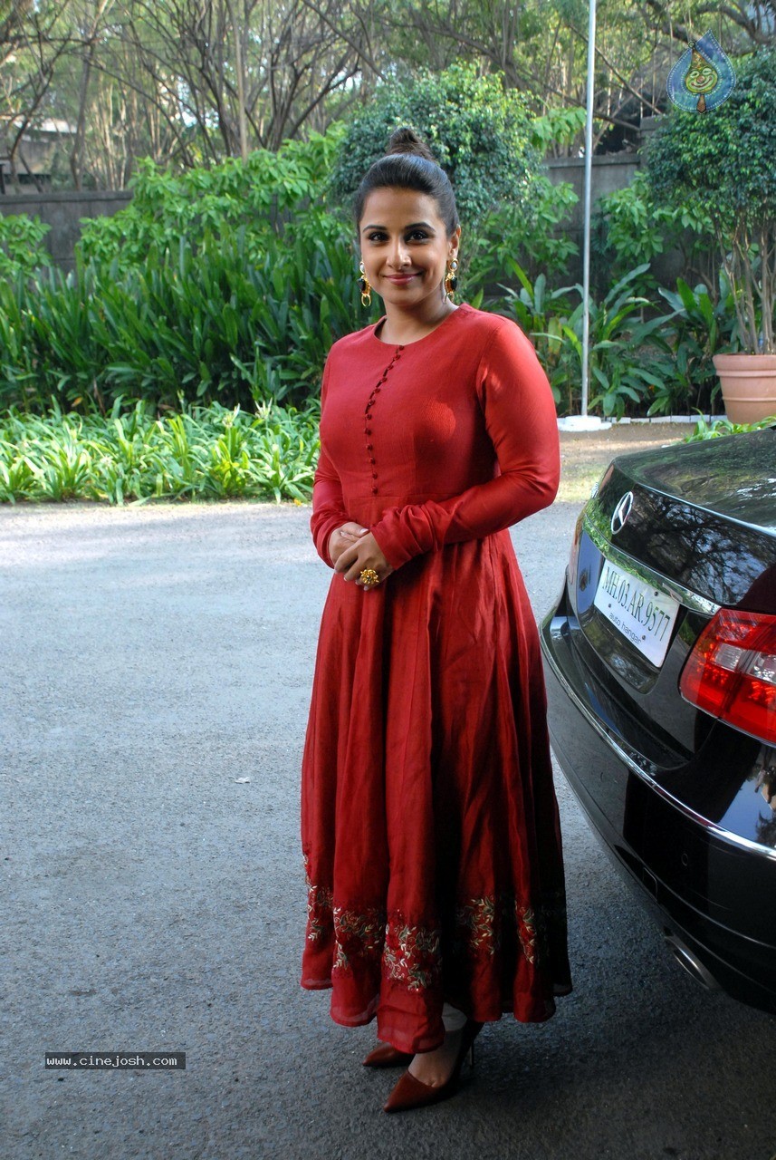 Vidya Balan at Cultural Hub Event - 14 / 39 photos