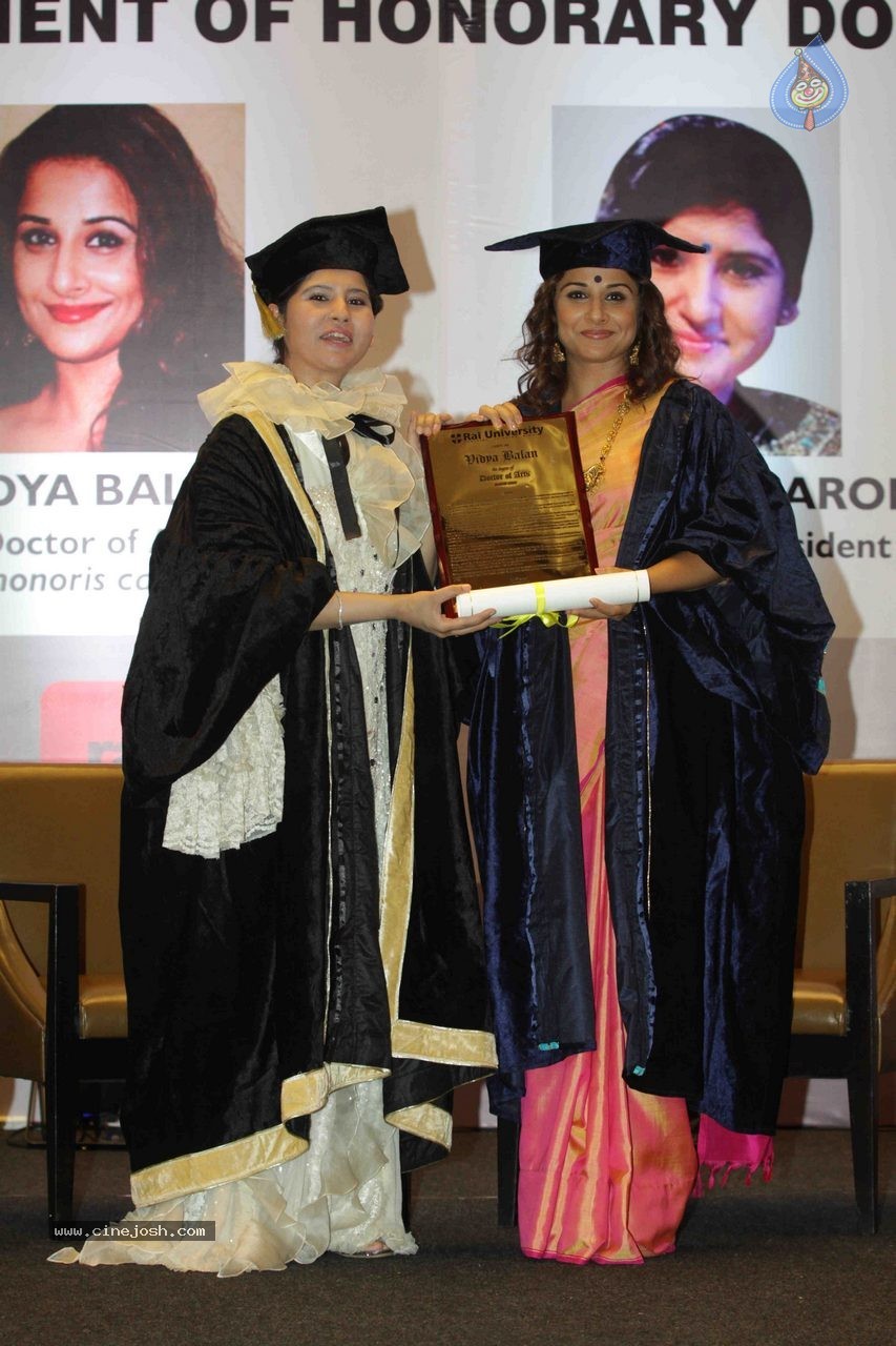 Vidya Balan Honoured With Doctor of Arts Honoris Causa Degree - 6 / 54 photos
