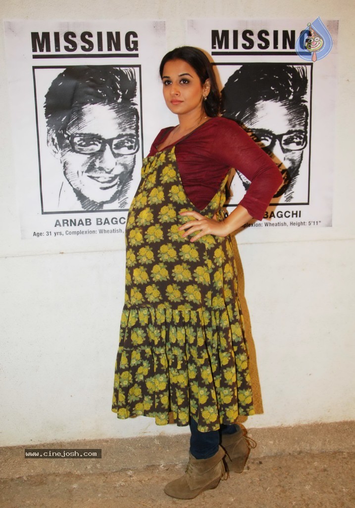 Vidya Balan Promotes Film Kahaani - 16 / 25 photos