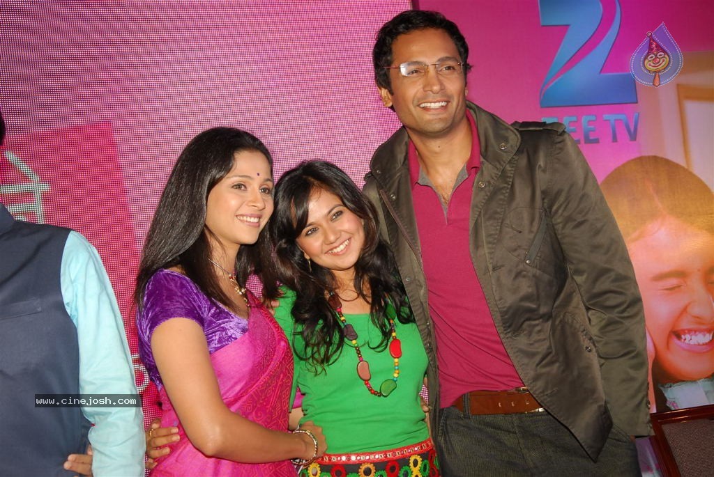 Zee TV Sapne Suhane Ladakpan Ke Show Launch - 23 / 39 photos