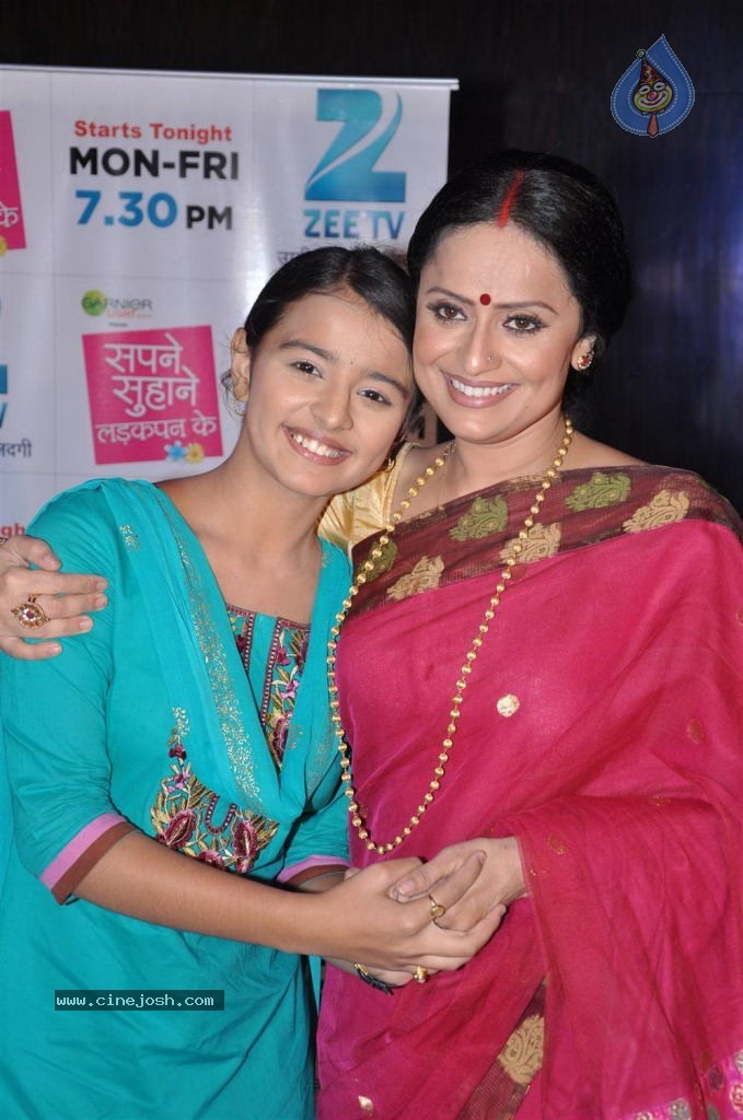 Zee TV Sapne Suhane Ladakpan Ke Show Launch - 27 / 39 photos