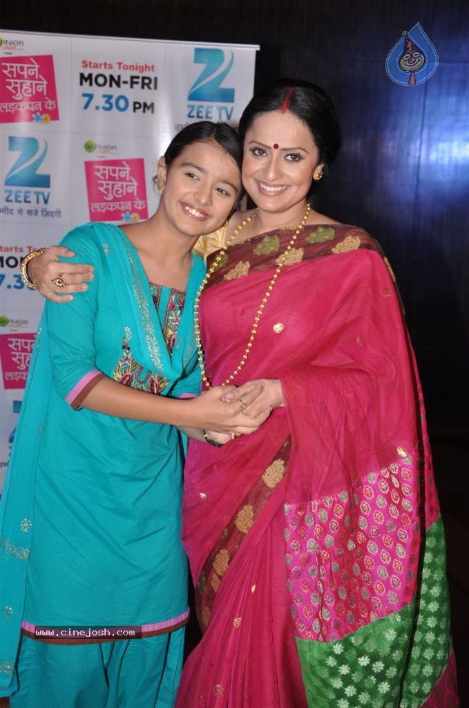 Zee TV Sapne Suhane Ladakpan Ke Show Launch - 28 / 39 photos