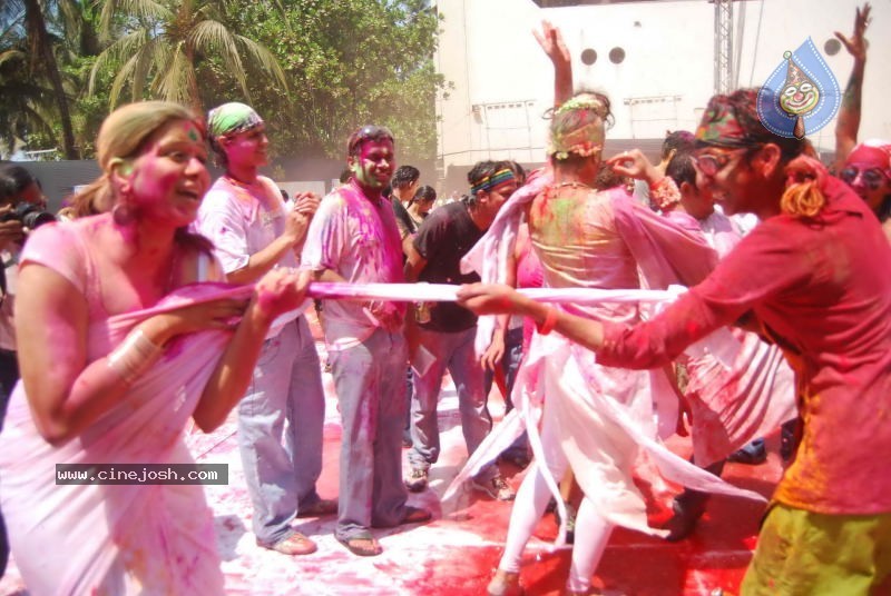 holi party hot