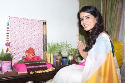 Actress Sonali Kulkarni Ganapathi Pooja Photos - 13 of 16