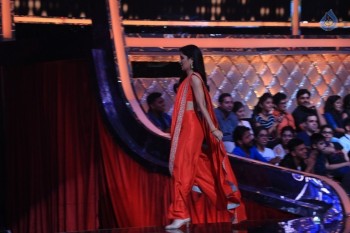 Baar Baar Dekho Team at Set of Jhalak Dikhhla Jaa - 17 of 42