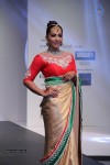 Bolly Celebs at INIFD Fashion Show - 47 of 96