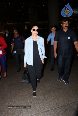 Bollywood Actresses Spotted at Airport - 5 of 42