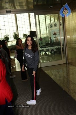 Bollywood Actresses Spotted at Airport - 19 of 42