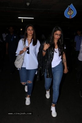 Bollywood Actresses Spotted at Airport - 22 of 42