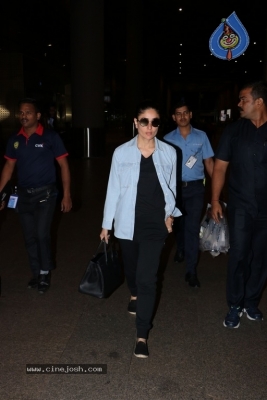 Bollywood Actresses Spotted at Airport - 24 of 42