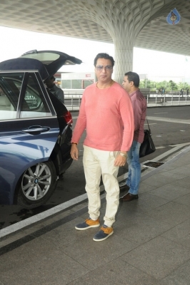 Bollywood Celebrities at Airport - 26 of 41