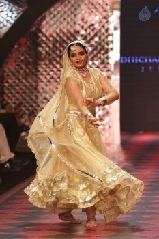 Bollywood Celebrities at IIJW 2015 Fashion Show 2 - 20 of 83
