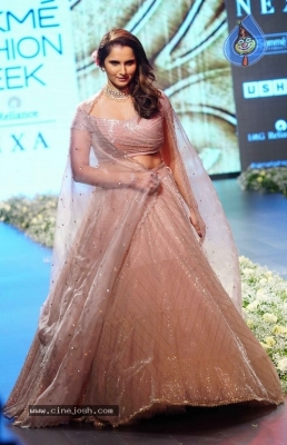 Bollywood Celebrities At Lakme Fashion Week - 7 of 14