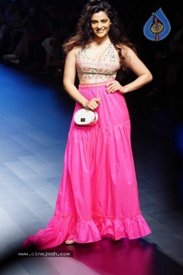 Bollywood Celebrities At Lakme Fashion Week - 8 of 14