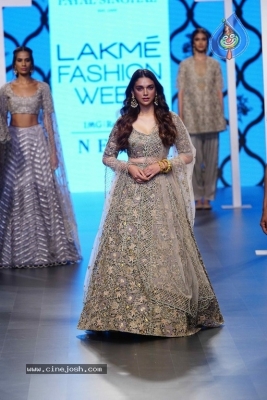 Bollywood Celebrities At Lakme Fashion Week - 13 of 14