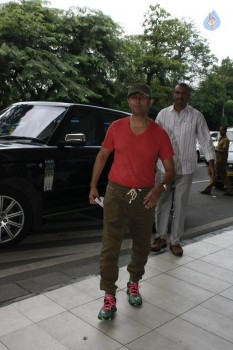 Bollywood Celebrities at Mumbai Airport - 34 of 36