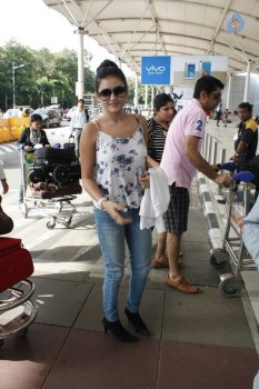 Bollywood Celebrities at Mumbai Airport - 36 of 36