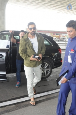 Bollywood Celebrities at Mumbai Airport - 1 of 40