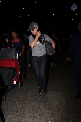 Bollywood Celebrities at Mumbai Airport - 3 of 40