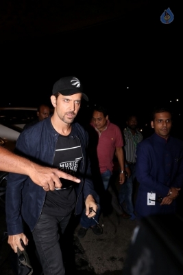 Bollywood Celebrities at Mumbai Airport - 32 of 40