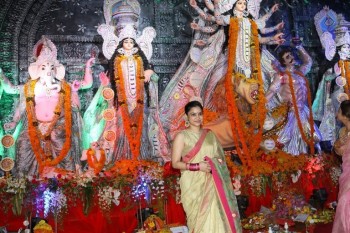 Bollywood Celebrities Attend Durga Pooja - 10 of 41