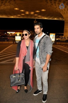 Bollywood Celebrities Spotted at Airport - 15 of 34