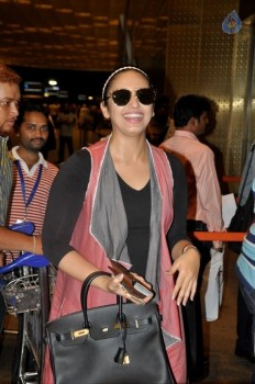 Bollywood Celebrities Spotted at Airport - 22 of 34