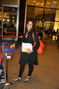 Bollywood Celebrities Spotted at Airport - 23 of 34