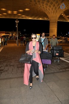 Bollywood Celebrities Spotted at Airport - 34 of 34