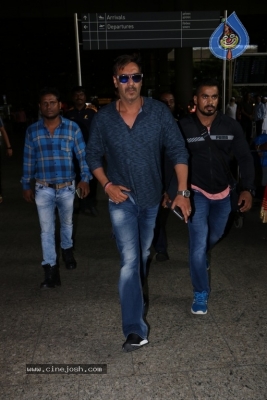 Bollywood Celebrities Spotted at Airport - 19 of 28
