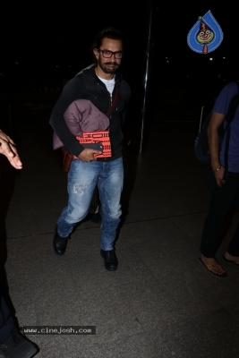 Bollywood Celebrities Spotted at Airport - 22 of 28