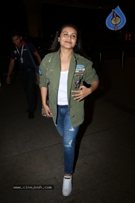Bollywood Celebrities Spotted at Airport - 24 of 28