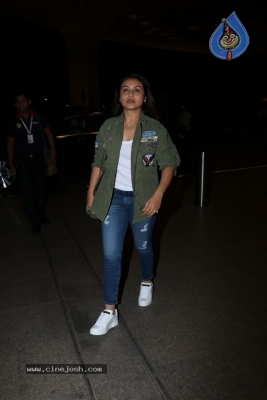 Bollywood Celebrities Spotted at Airport - 26 of 28