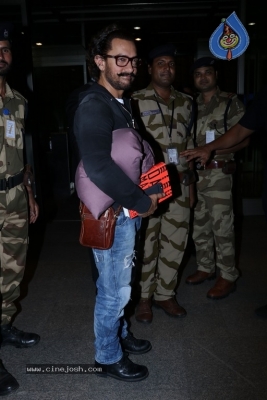 Bollywood Celebrities Spotted at Airport - 27 of 28