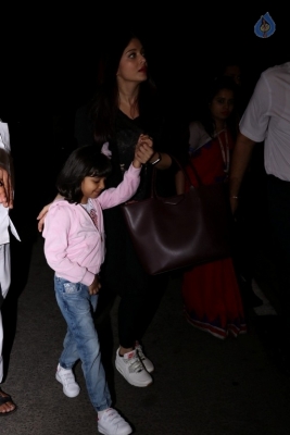 Bollywood Celebrities Spotted at Airport - 9 of 63