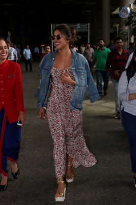 Bollywood Celebrities Spotted at Airport - 19 of 63