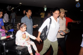 Bollywood Celebrities Spotted at Airport - 26 of 41