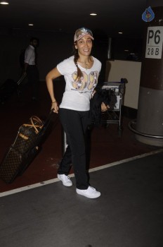 Bollywood Celebrities Spotted at Airport - 28 of 41