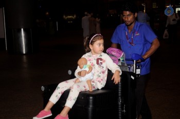 Bollywood Celebrities Spotted at Airport - 29 of 41