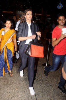 Bollywood Celebrities Spotted at Airport - 32 of 41