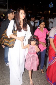 Bollywood Celebrities Spotted at Airport - 34 of 41