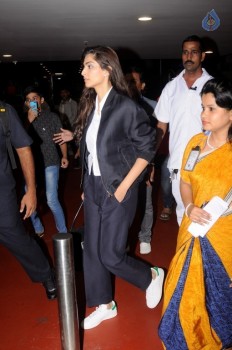 Bollywood Celebrities Spotted at Airport - 37 of 41