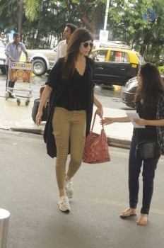 Bollywood Celebrities Spotted at Airport - 40 of 41