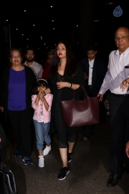 Bollywood Celebrities Spotted at Airport - 12 of 40