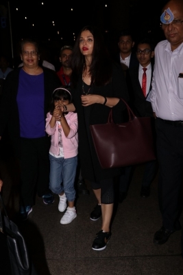 Bollywood Celebrities Spotted at Airport - 13 of 40