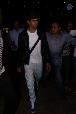 Bollywood Celebrities Spotted at Airport - 15 of 40