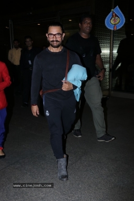 Bollywood Celebrities Spotted At Airport - 5 of 7