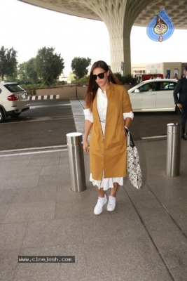Bollywood Celebrities Spotted at Airport Photos - 13 of 15